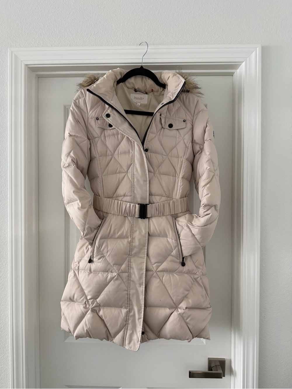 Laundry by Shelli Segal Women’s
Quilted Down Jacket with Belt & Faux Fur Hood
